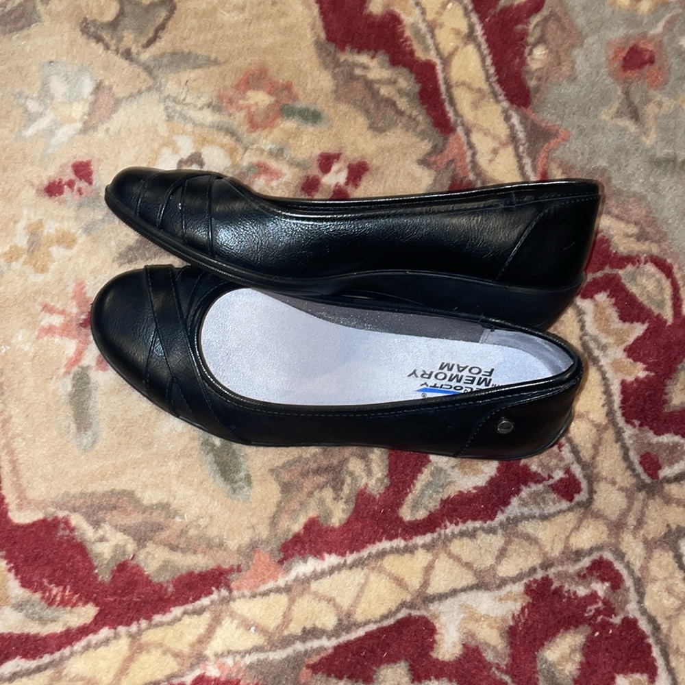 WOMENS SHOES LIFE STRIDE MEMORY FOAM 8 1/2 NWOT